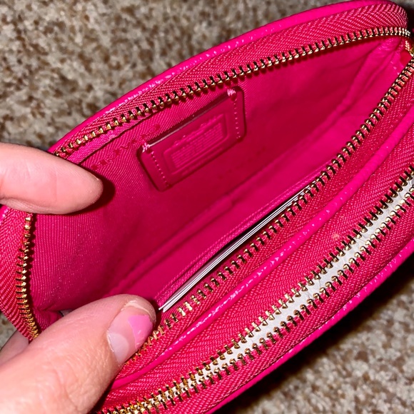 CHECK @thedustycarrot 🆕Pink/Ruby Small Coach - Picture 9 of 14